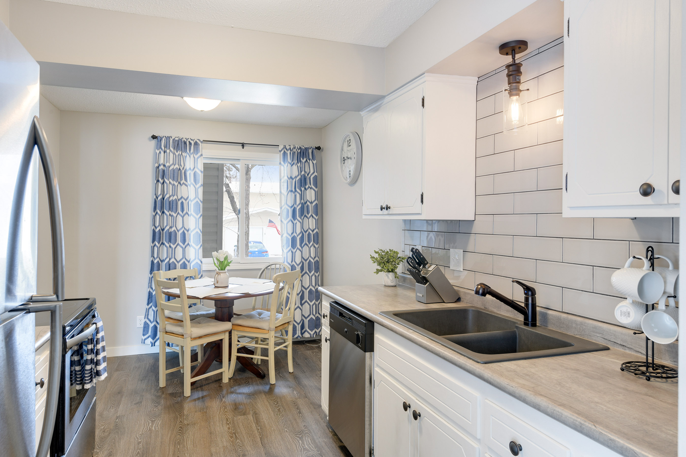 Gorgeous Tiled Backsplash and Fixtures
