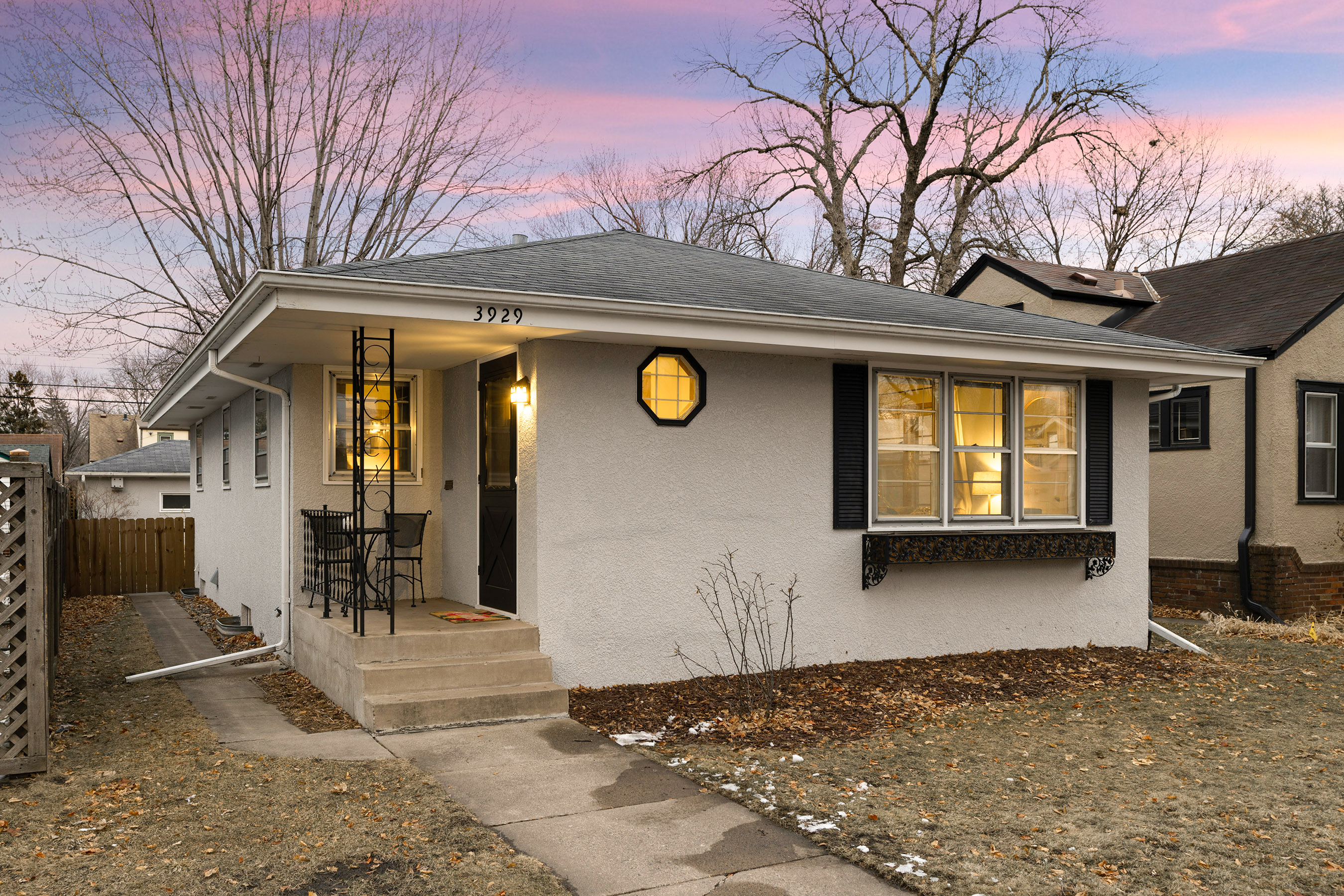 Fantastic mid-century rambler in Howe neighborhood!