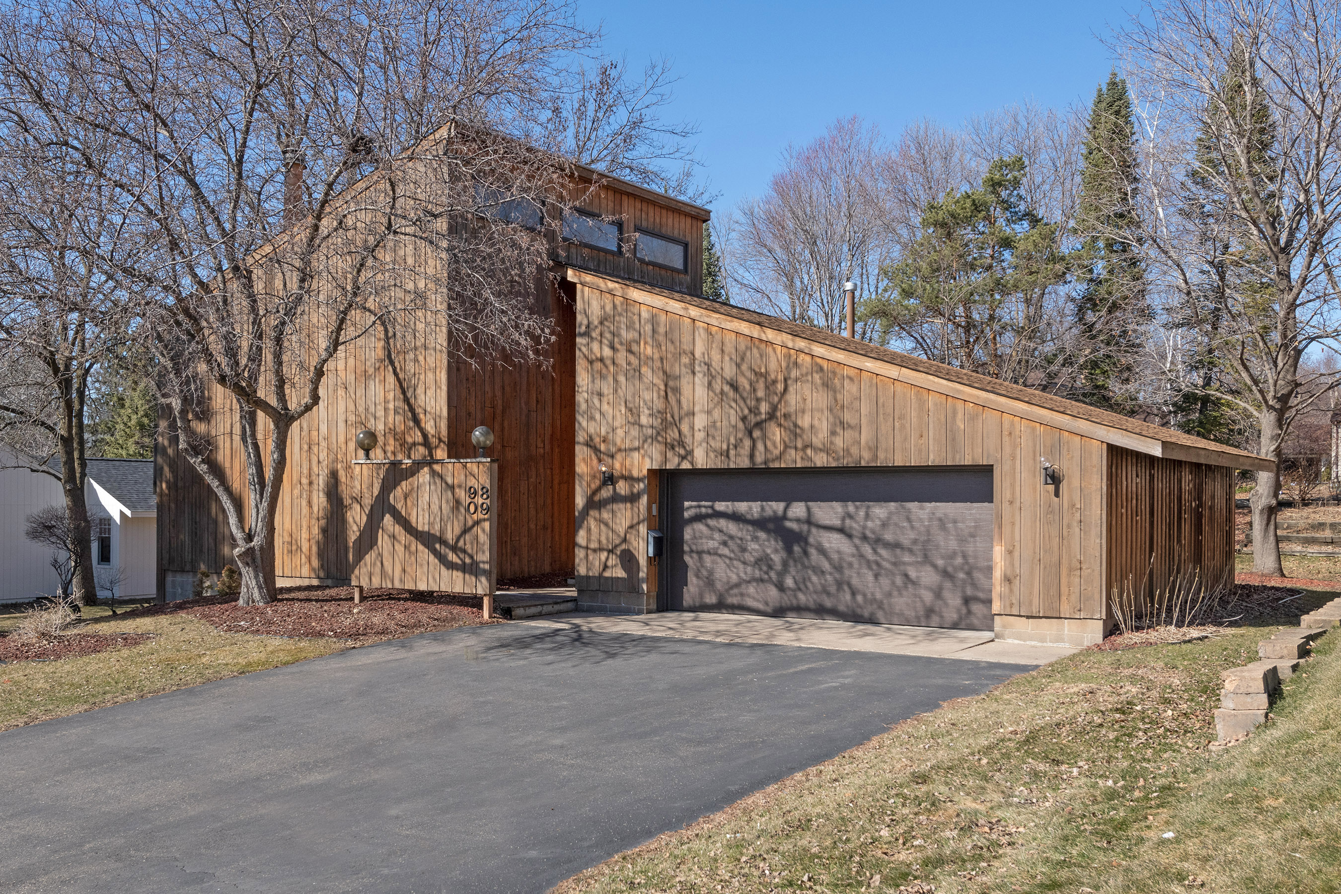 Huge 24 x 24 foot garage!