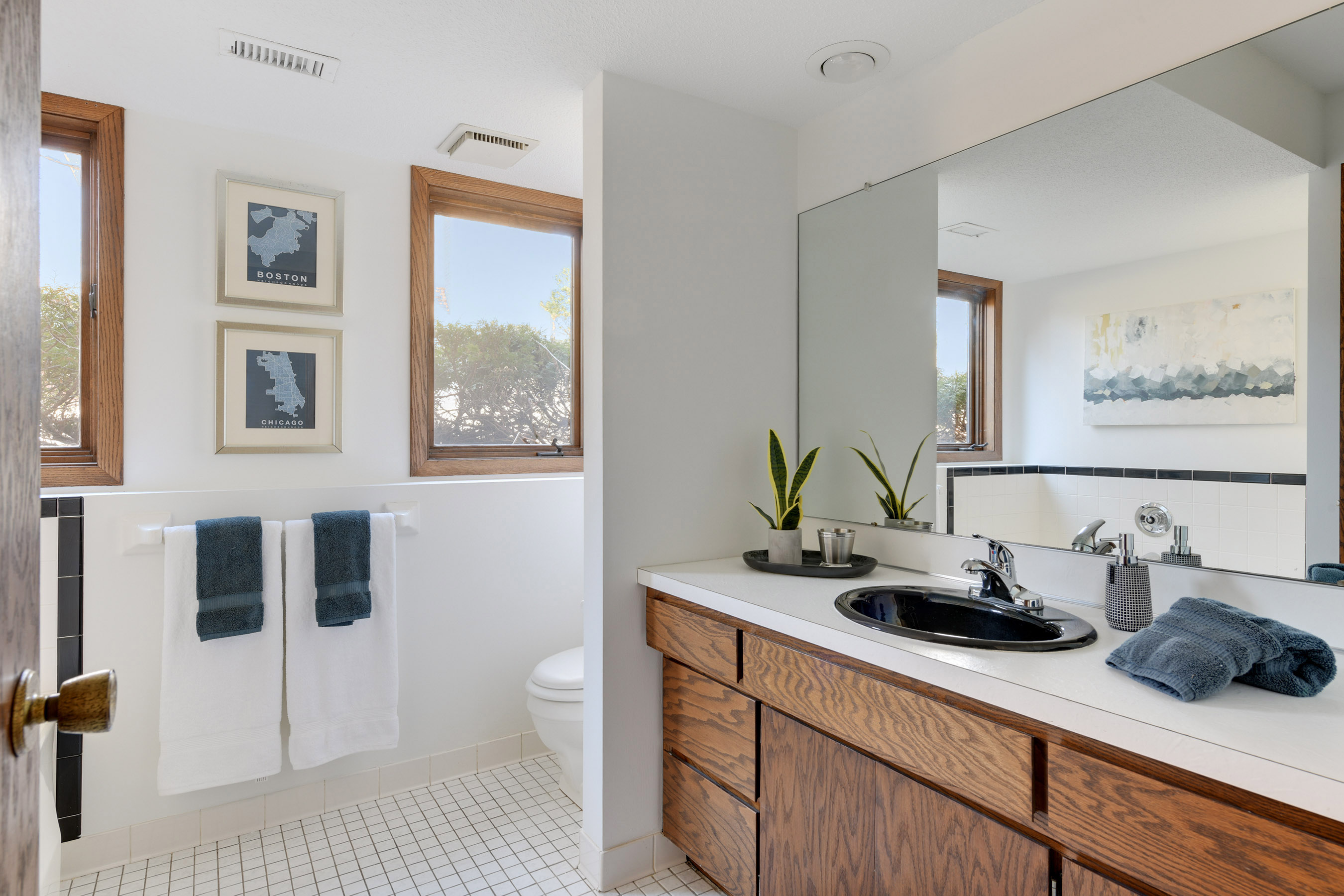 Full Bathroom with jetted Tub!