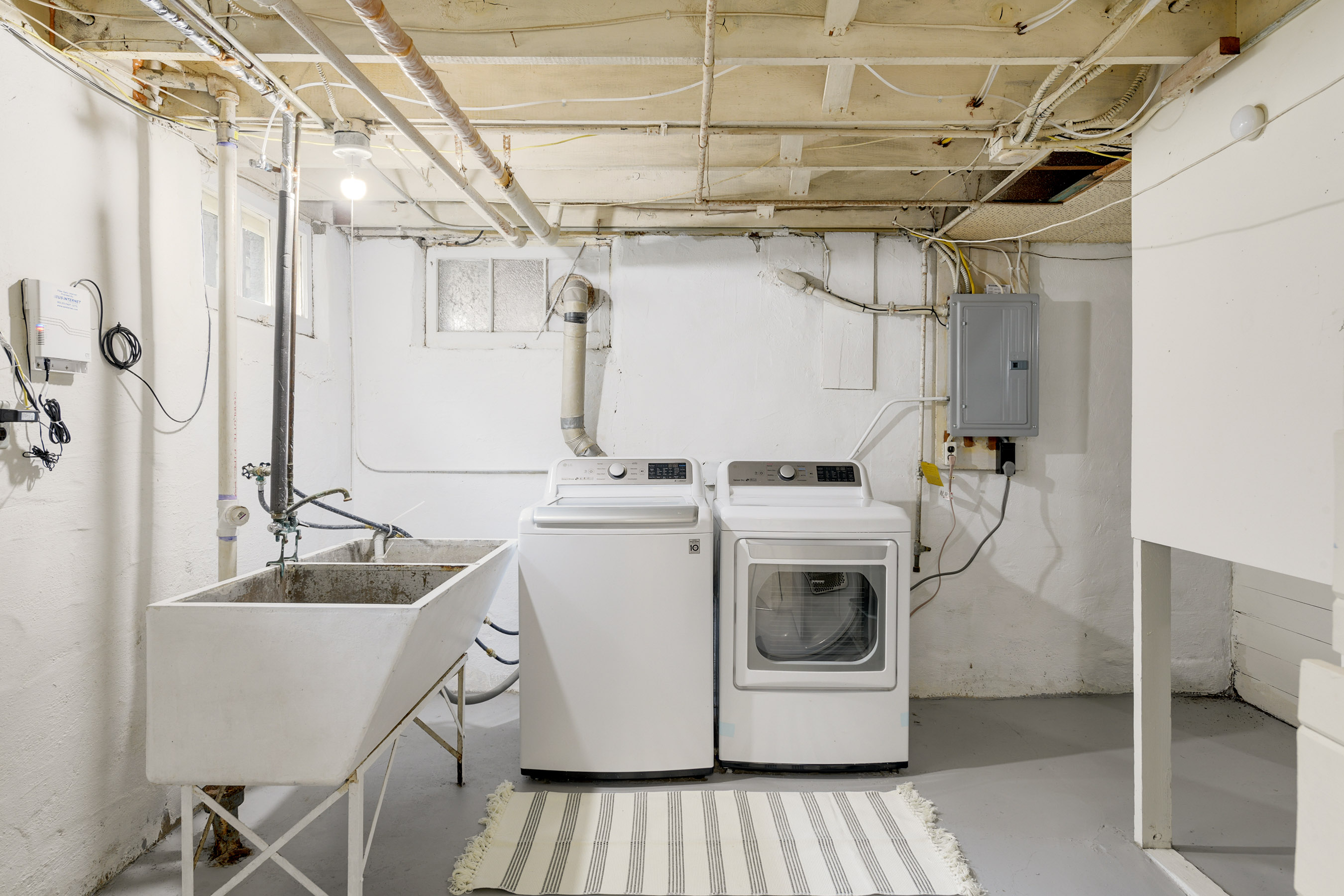 Neat and Clean Laundry
