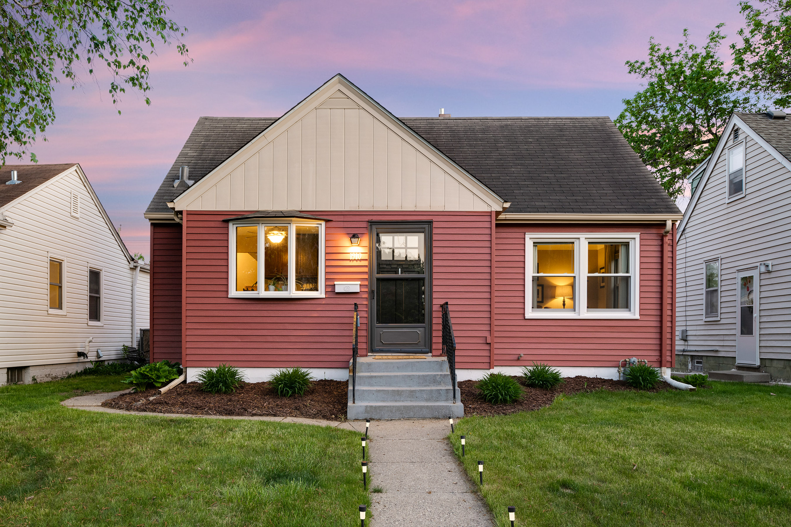 Classic mid-century Cape Cod!