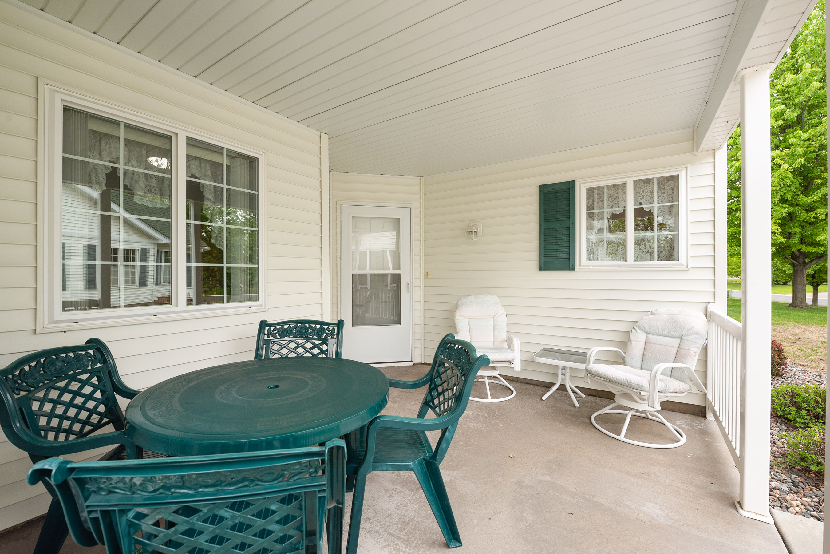 Oversized porch to front door