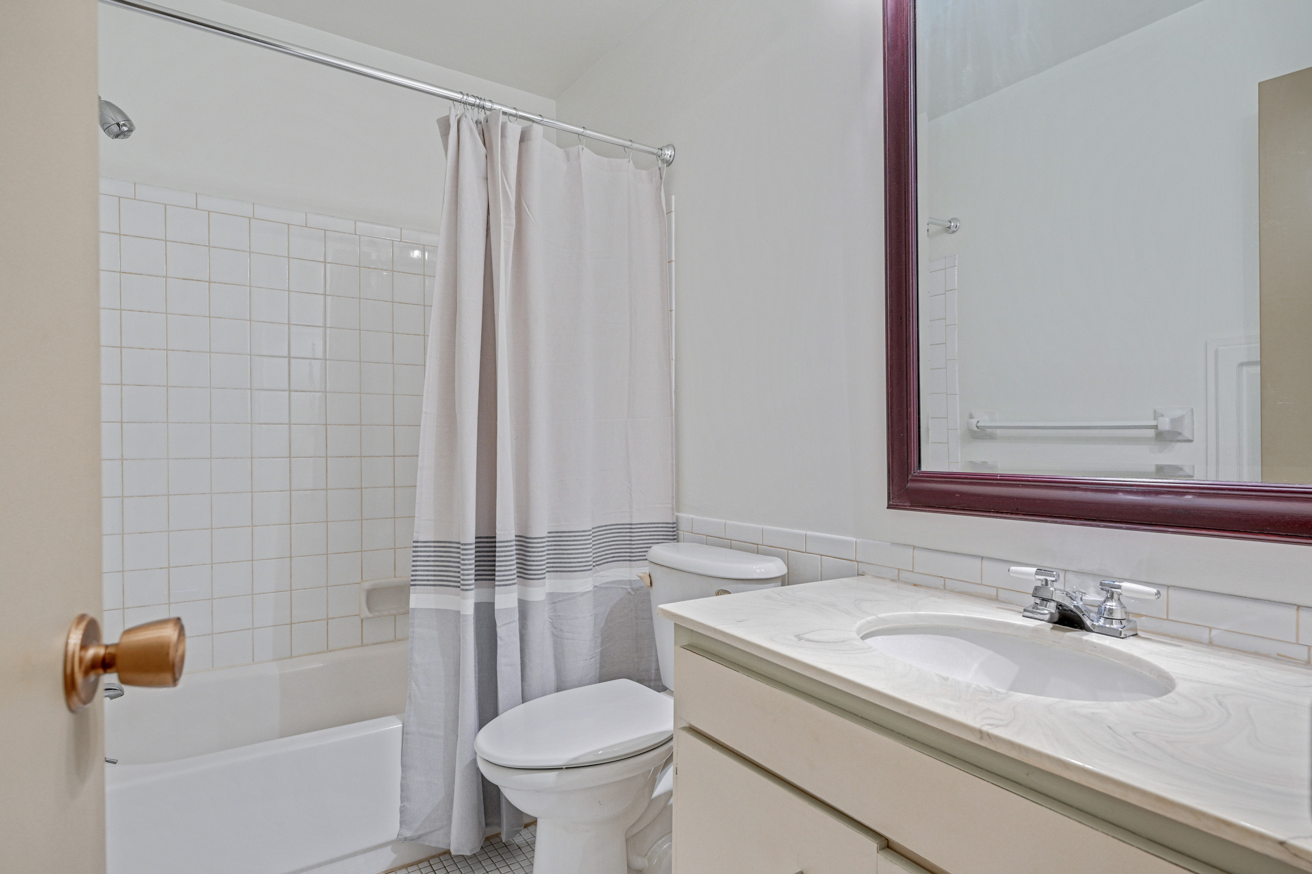 Full Guest Bathroom