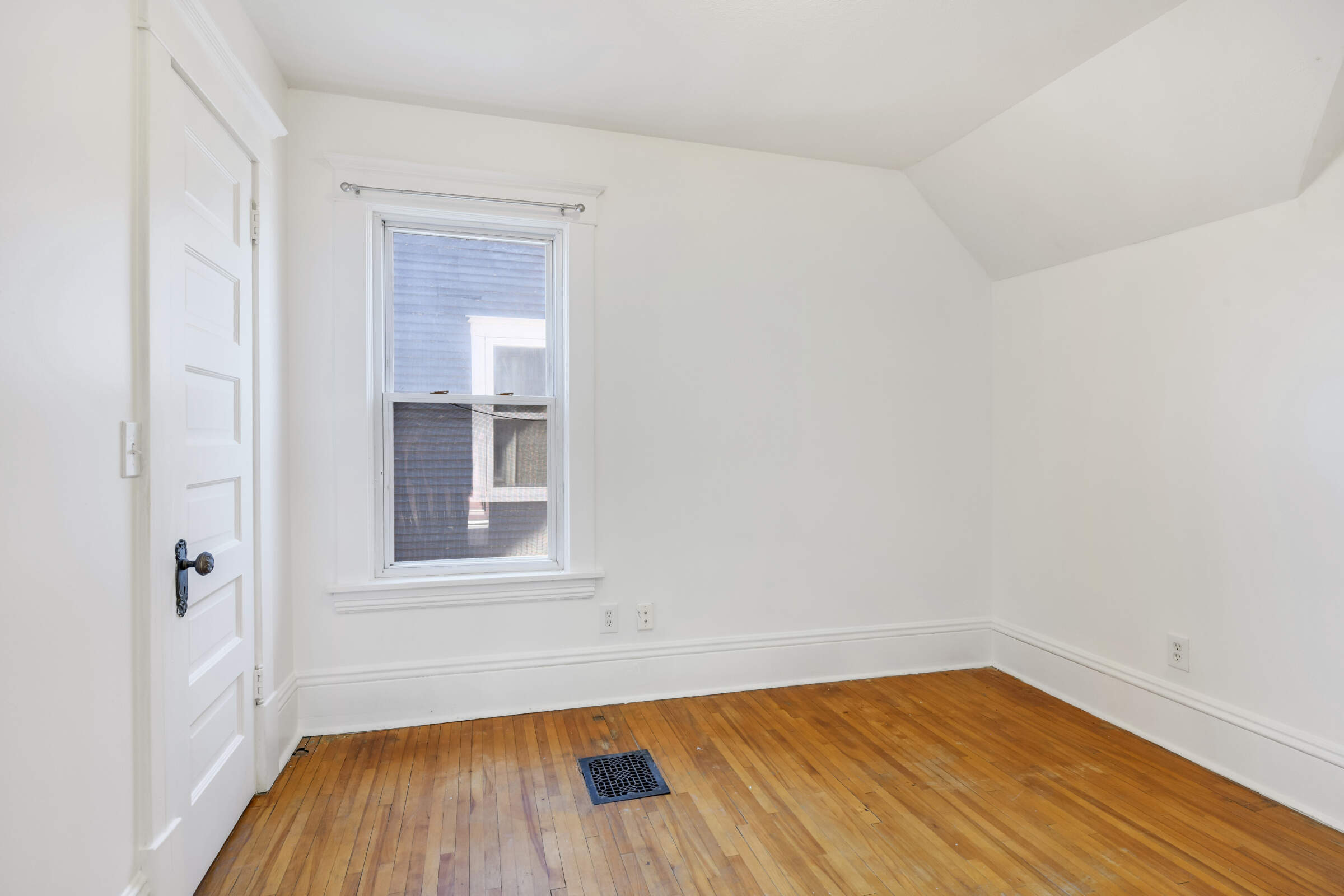 Second upstairs bedroom (2 of 3 on the upper level)